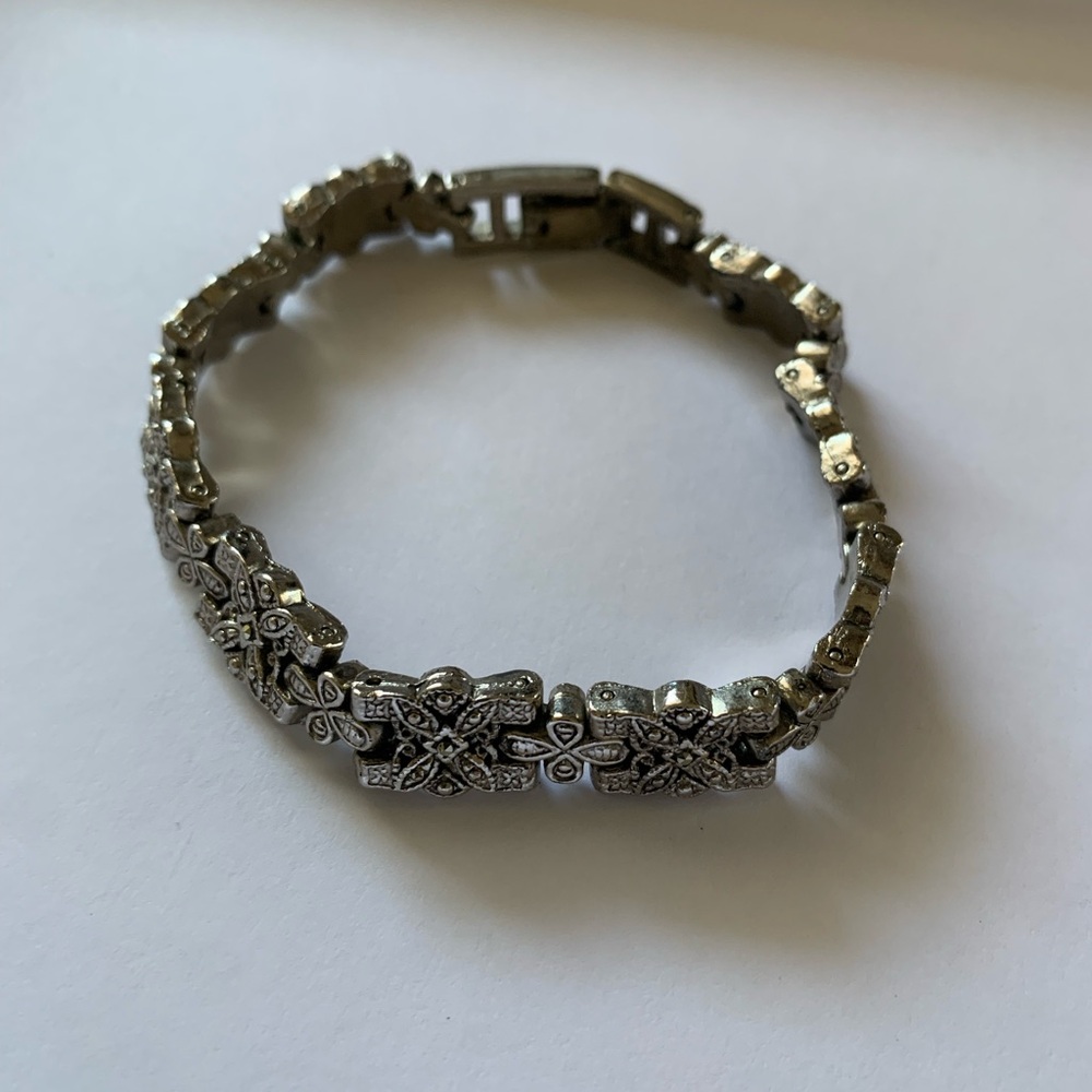 Vintage Elegant Silver tone Bracelet.